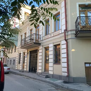 https://apartment-in-the-heart-of-old-tbilisi-0105.alltbilisihotels.com